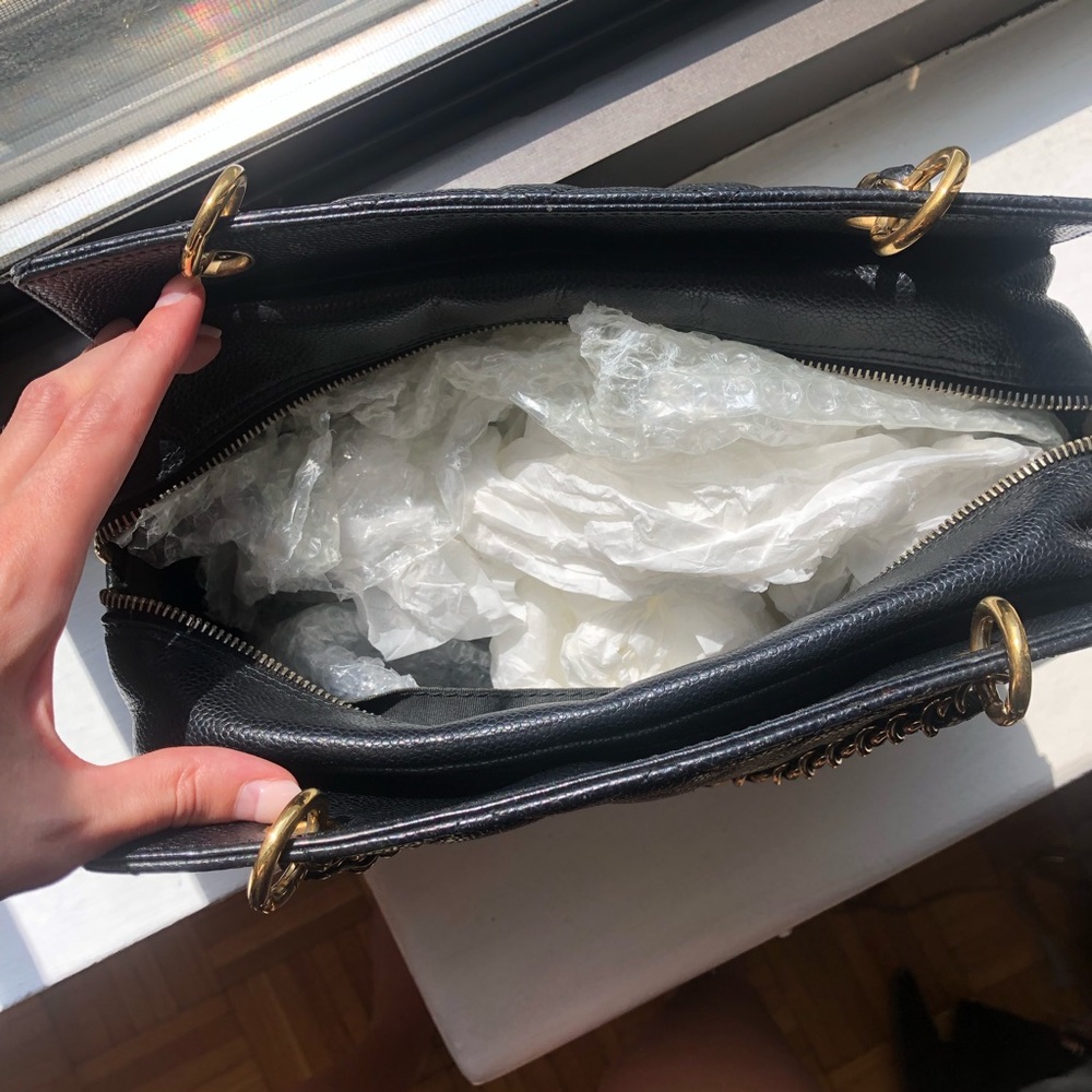 CHANEL Black Quilted Leather Bag - Picture 6 of 15